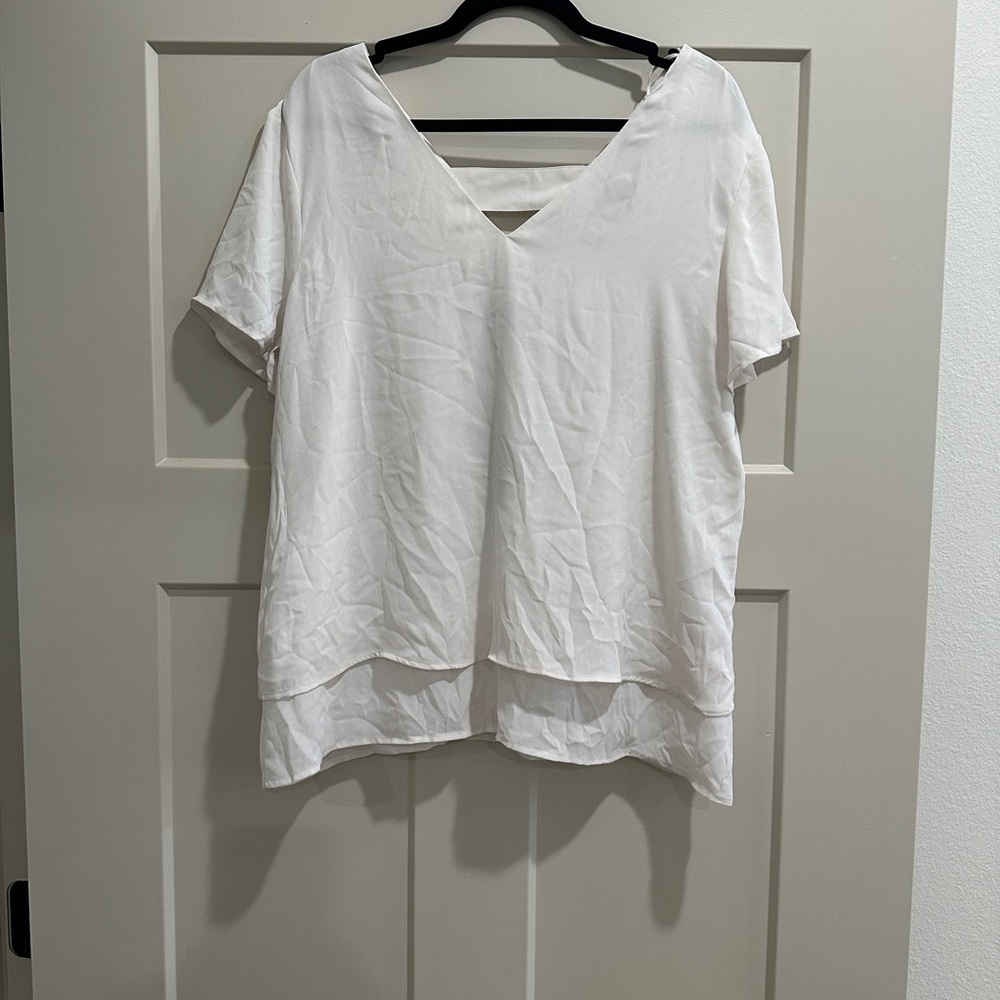 NWT Banana Republic Cream V-Neck Short Sleeve Top